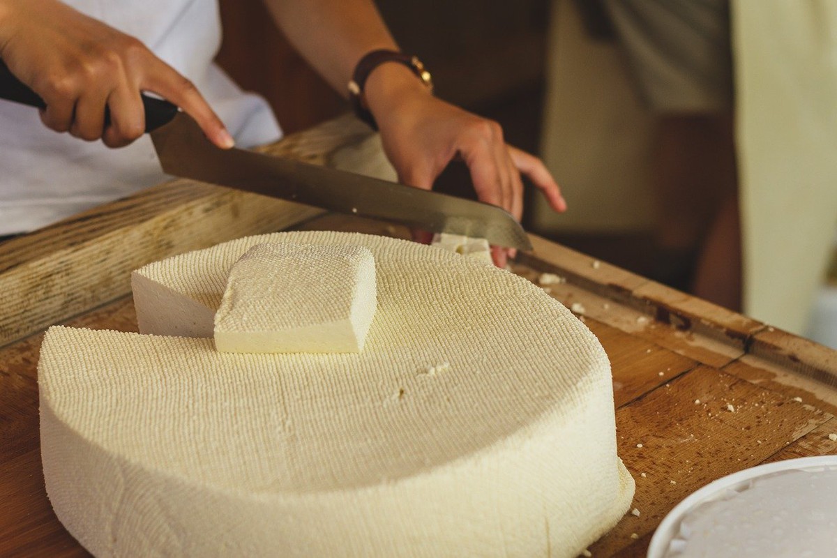 Simplest Ways To Cut Different Types Of Cheese